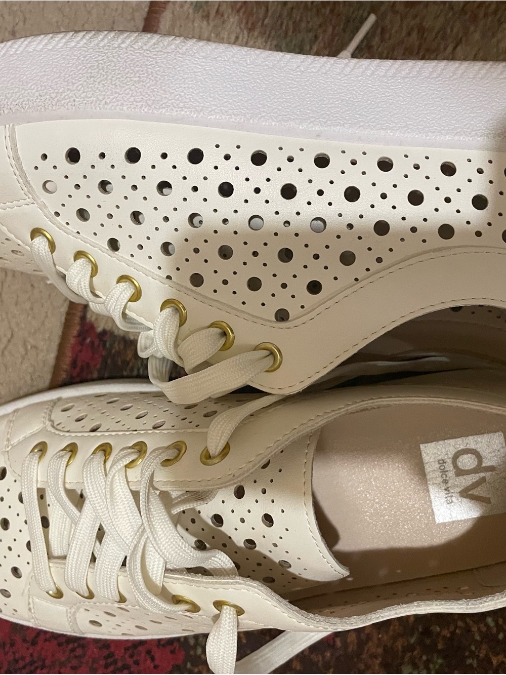Dolce Vita White Perforated Lace-Up Sneakers. Size 9 - Picture 4 of 9